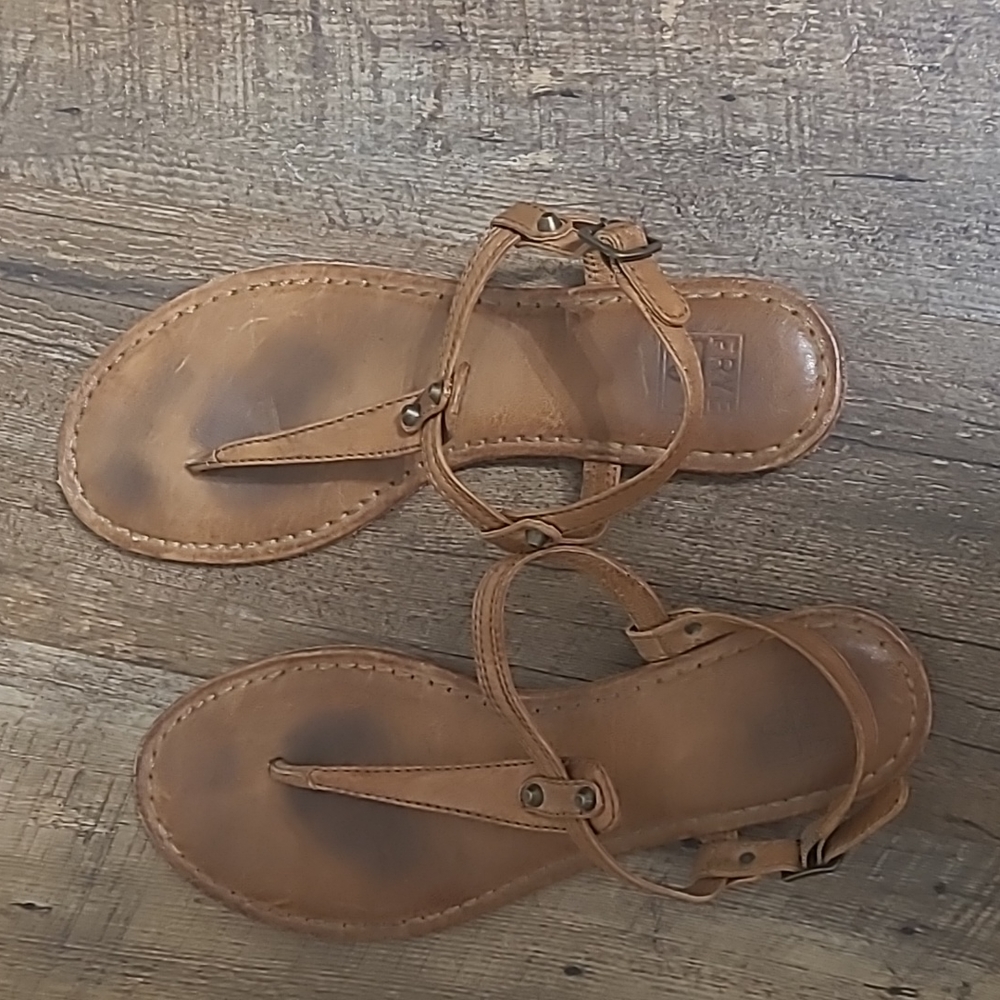 Frye Carlson thing sandal size 7.5